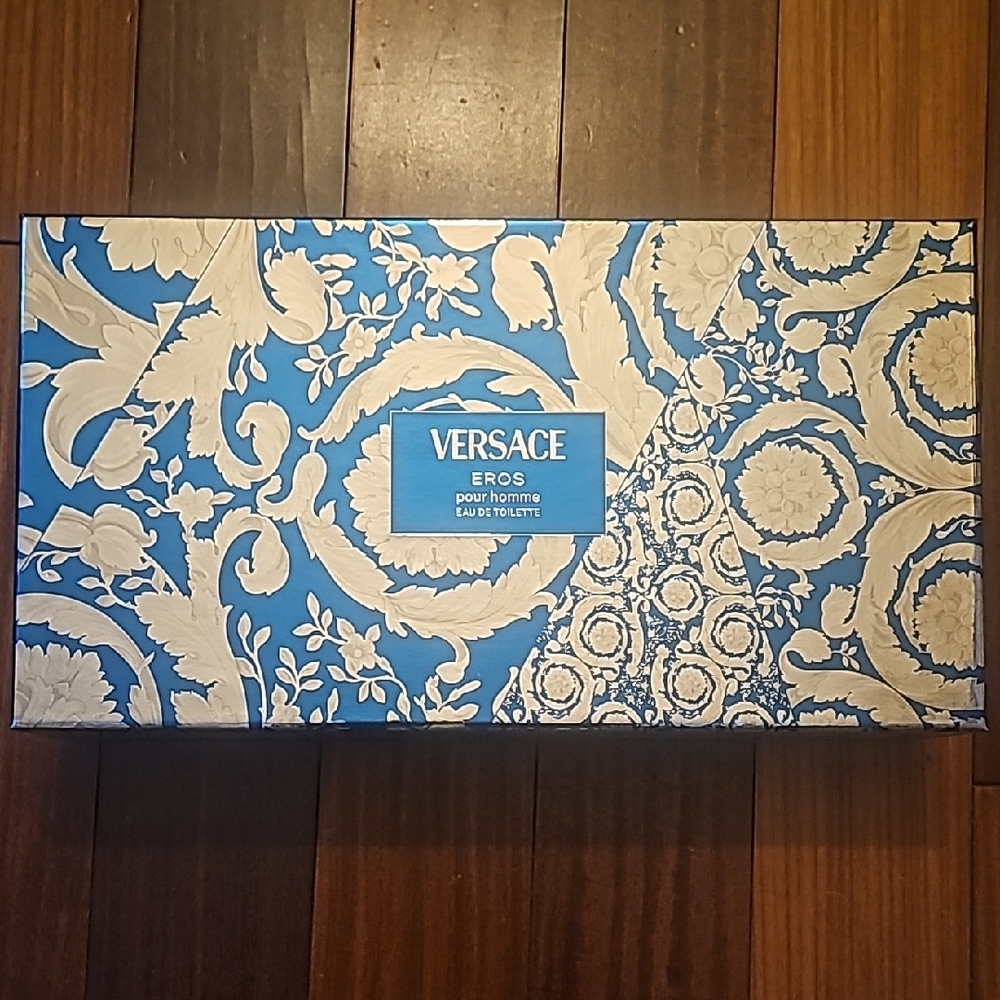 Versace Gift Box - Picture 4 of 7